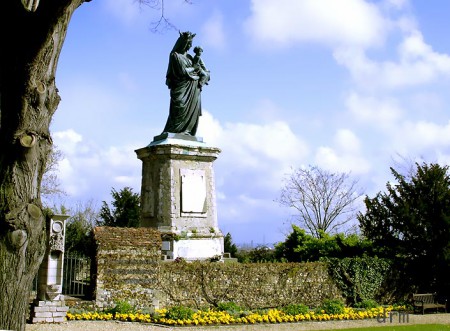 Prieuré de GRAVILLE : la Vierge noire